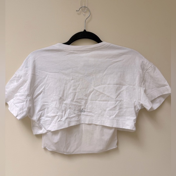Alo
Made You Look Cropped Short Sleeve Tee - White🪻 - Picture 5 of 10